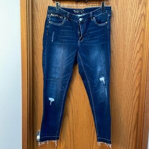 WHBM Stylish and comfortable slim crop jeans!